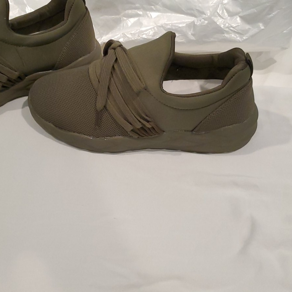 Shoes - Picture 2 of 3